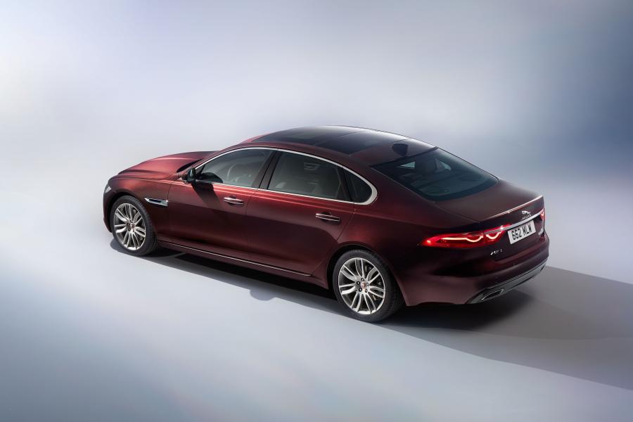 Jaguar XF L 2016 года  (фото 14 из 21)